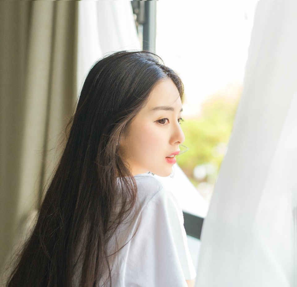 “刘璋昏庸，暴政于蜀中，不杀，不足以平民愤！不杀不足以定军心！”庞统看向众人，沉声道：“然国不可一日无君，我主吕布，虽然出身草莽，然心系天下，虽然中原士人多有谩骂，然关中百姓却无不感念其恩德，今日统斗胆，请诸位迎奉我主入蜀。”